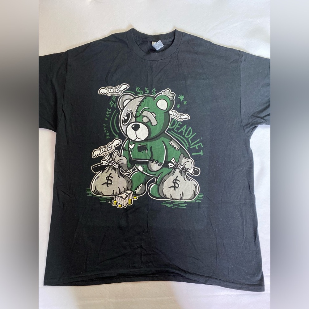 Men Gildan Heavy Cotton Black & Green Short Sleeve Tee with Cartoon Graphic